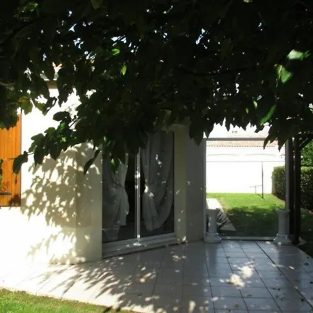 Hébergement de vacances Maison Saint-palais-sur-mer, 4 Pièces, 6 Personnes - Fr-1-305a-19